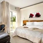 Astoria Hotel 4*